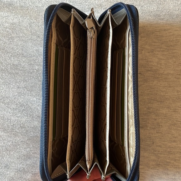 Italian Wallet w/ Detachable Wrist Strap - Picture 3 of 5